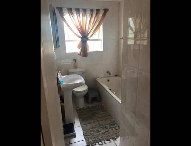 3 BEDROOM TOWNHOUSE FOR SALE IN VANDERBIJLPARK SE 3